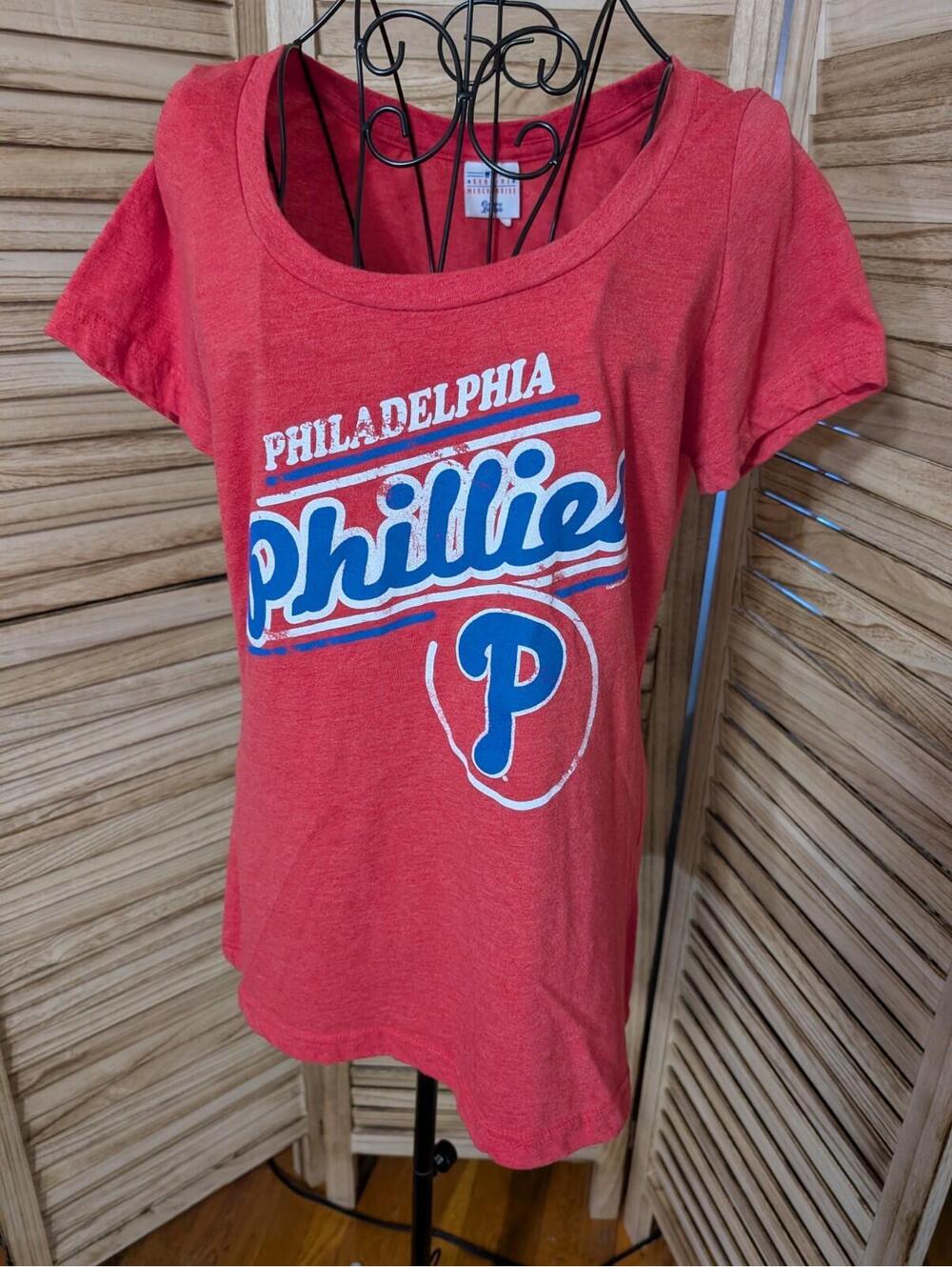 Philadelphia Phillies MLB Women's Red Tee Shirt Large Campus Lifestyle